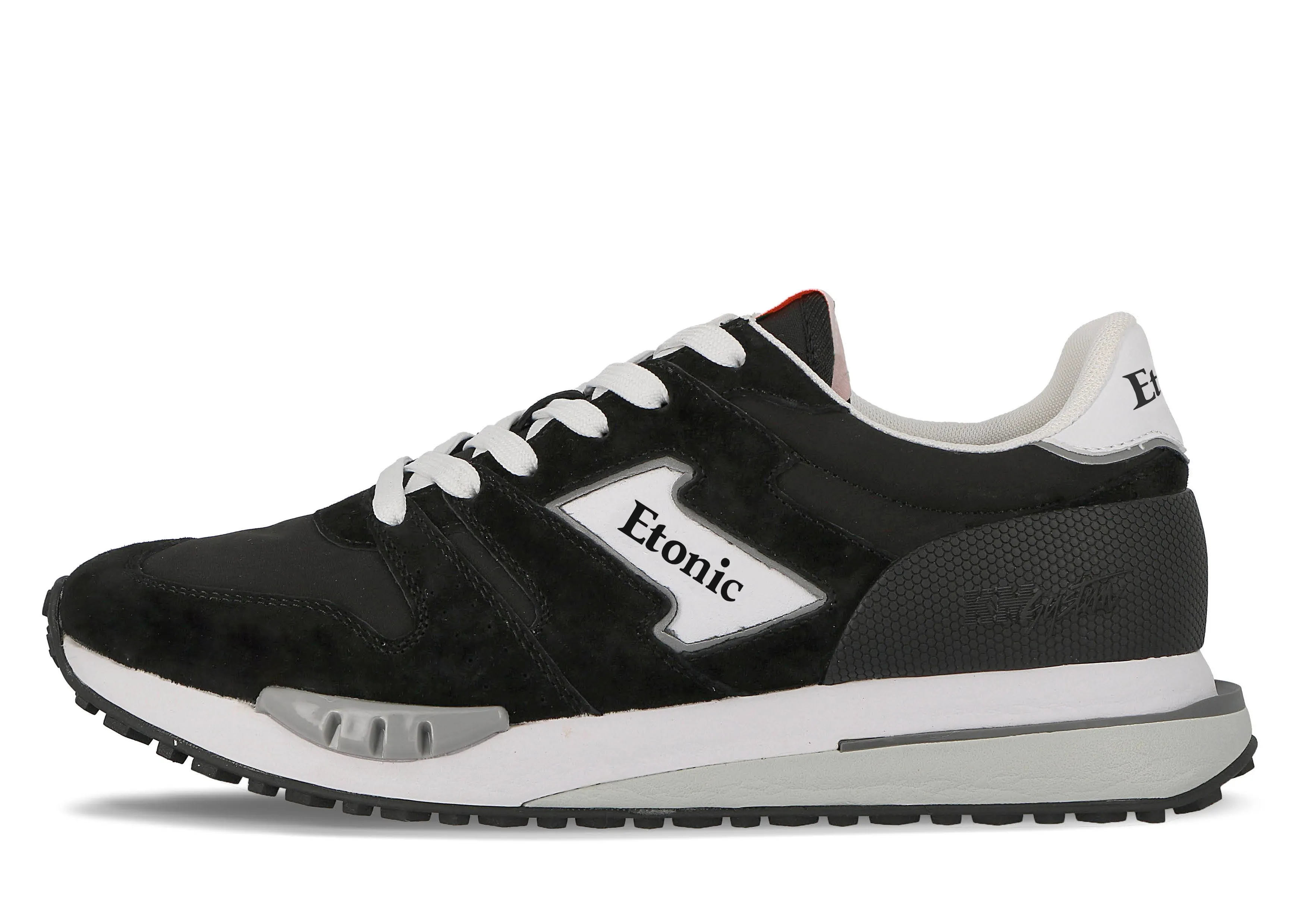 Etonic Quazar runners in black nylon fabric and black suede with white leather inserts